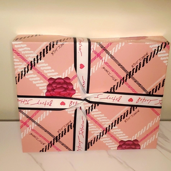 Betsey Johnson Gift Set Hat and Card Case Floral - Picture 7 of 11